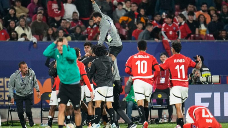 أغرب لحظات كأس العالم للشباب.. خلاف بين لاعبي مصر يتحول إلى فرحة عارمة (فيديو)