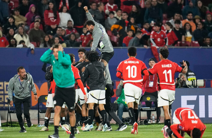 أغرب لحظات كأس العالم للشباب.. خلاف بين لاعبي مصر يتحول إلى فرحة عارمة (فيديو)