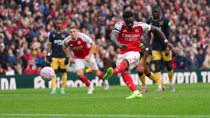 أرسنال يعبر وستهام ويرتقي إلى صدارة الدوري الإنجليزي مؤقتا