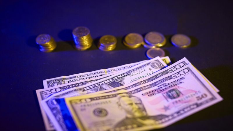 الكشف عن المسودات المبكرة لعملة معدنية تحمل رسم ترامب (صورة)