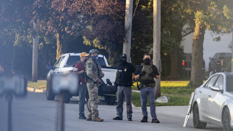 تصاعد التوتر في شيكاغو الأمريكية.. عميل فيدرالي يطلق النار على سائقة سيارة