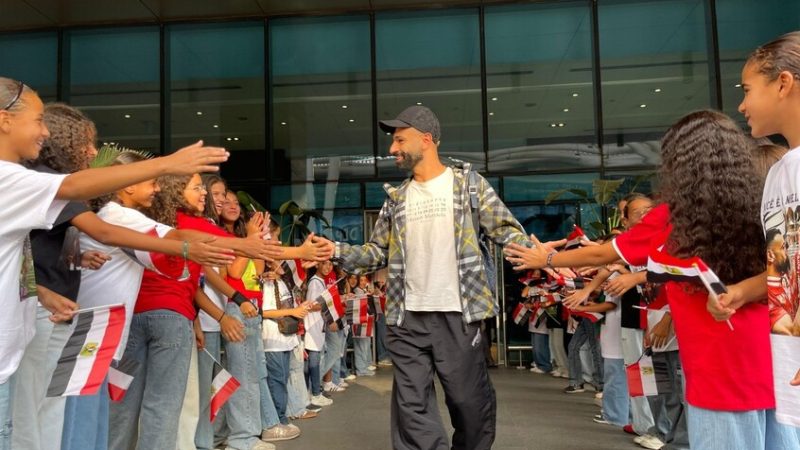 استقبال حافل لمحمد صلاح بمطار القاهرة الدولي