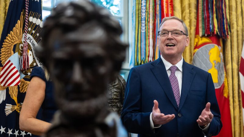 مستشار ترامب: فصل بعض الموظفين سيبدأ إذا وصلت المفاوضات حول تمويل الحكومة إلى طريق مسدود