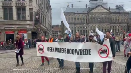 مظاهرة احتجاجية في هولندا ضد توريد الأسلحة إلى أوكرانيا