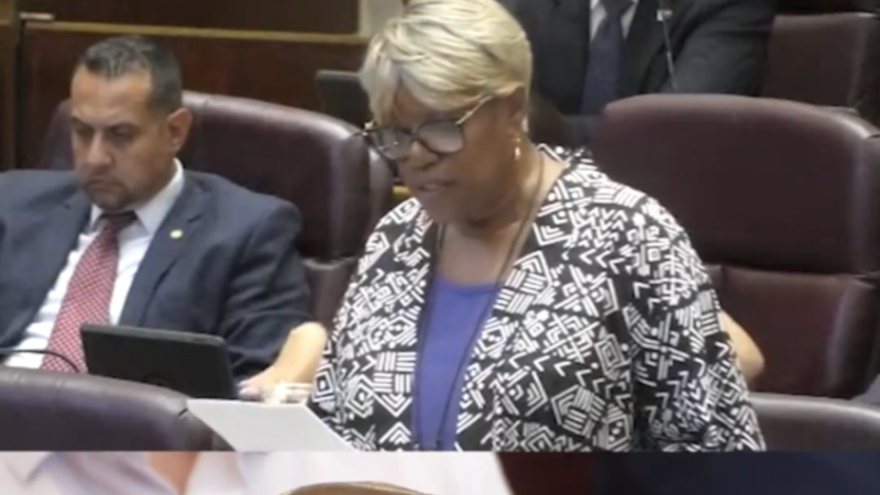 سجن 30 عاما ظلما.. أمريكي يحصل على تعويض يقارب 15 مليون دولار (صور + فيديو)