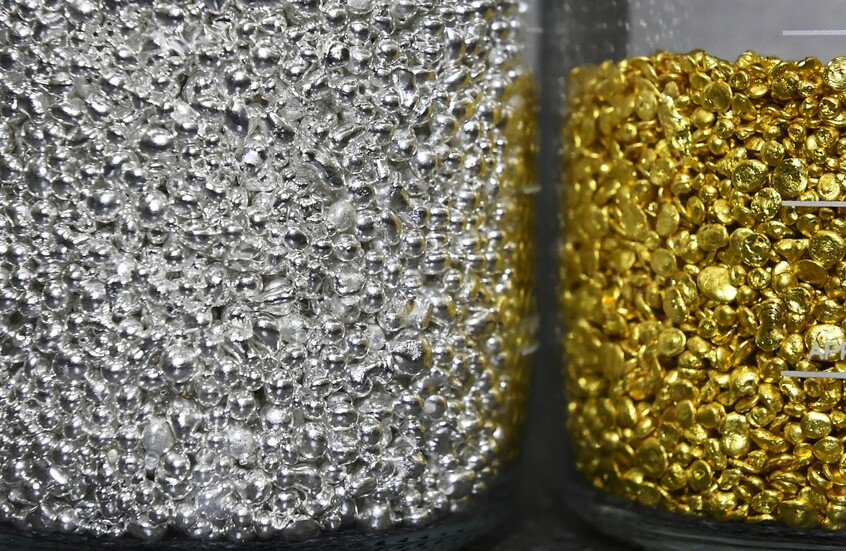 الذهب يواصل ارتفاعه ويبلغ مستوى تاريخيا