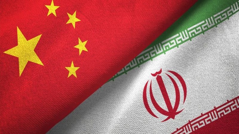 “وول ستريت جورنال”: الصين تبني مشاريع بنية تحتية في إيران مقابل النفط وتصدر بضائعها مباشرة