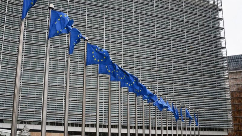 بوليتيكو: تصويتات حجب الثقة عن قيادات الاتحاد الأوروبي قد تتحول إلى روتين سياسي