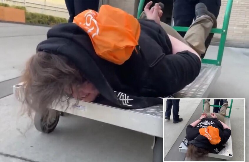 انتقادات واسعة لإدارة الهجرة الأمريكية بعد نقلها محتجا في بورتلاند على عربة مسطحة (فيديو)