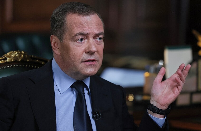 مدفيديف يحدد 5 فرضيات لـ”وباء المسيرات” في سماء أوروبا