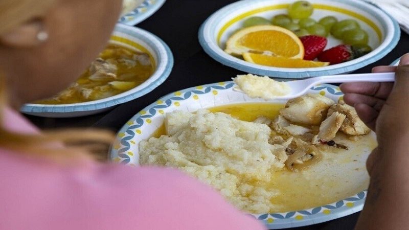 أطعمة تسهل عملية الهضم بعد الإفراط في الطعام