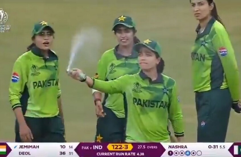 “بين الغش والسخرية”.. بخاخ يشعل أزمة بين سيدات الهند وباكستان بالكريكيت (فيديو)