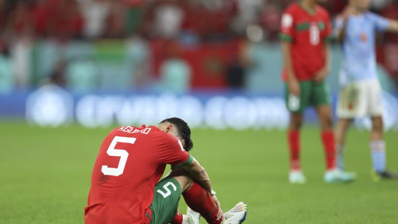 رد فعل مفاجئ من المغربي نايف أكرد بعد الاعتداء عليه في مطار مارسيليا