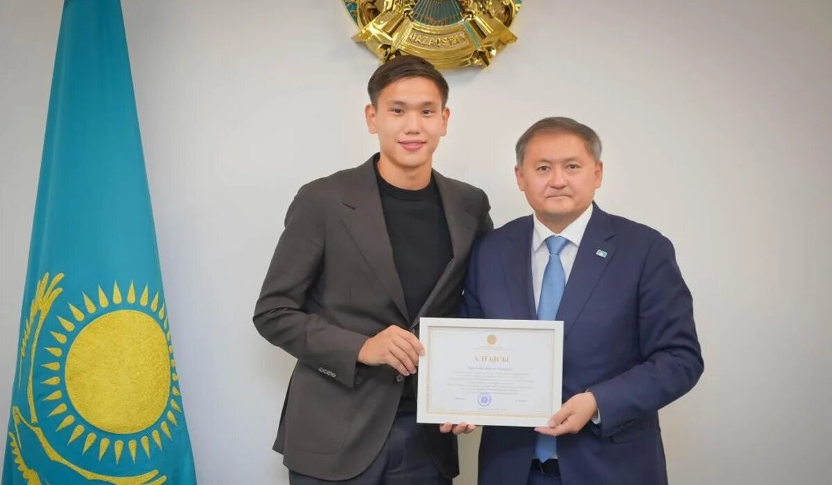 بعد ظهوره الأول في دوري الأبطال أمام ريال مدريد.. حارس كايارات الشاب يحصل على هديتين