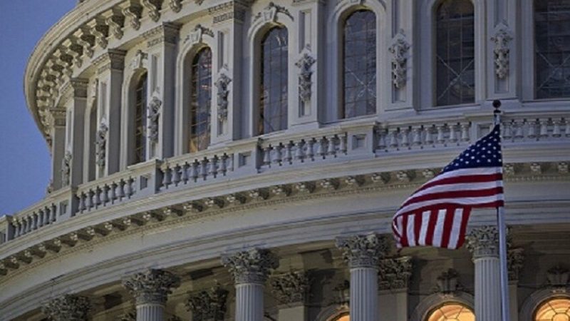 سيناتور أمريكي يعتزم المشاركة في صياغة تدابير تعيق مهاجمة الجيش لسفن المخدرات