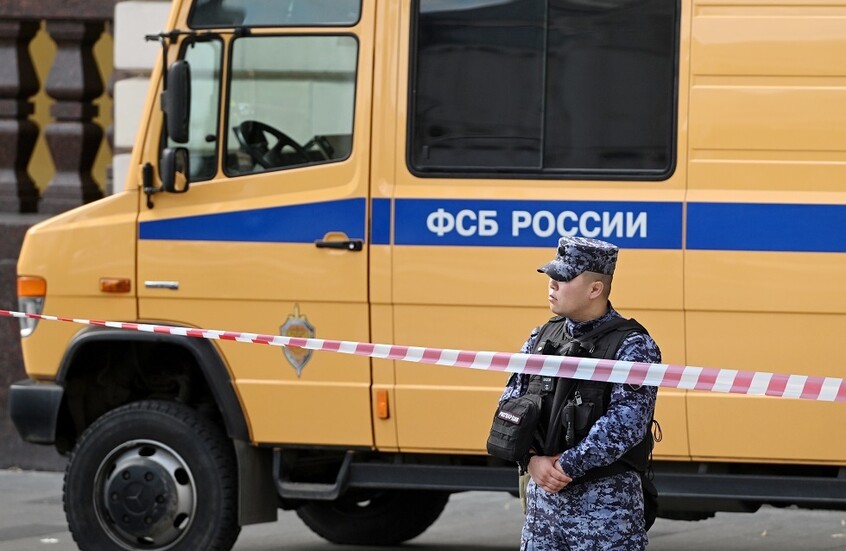 الأمن الفيدرالي الروسي يلقي القبض على عميل لأوكرانيا مسؤول عن تفجير سيارة عسكري (فيديو)