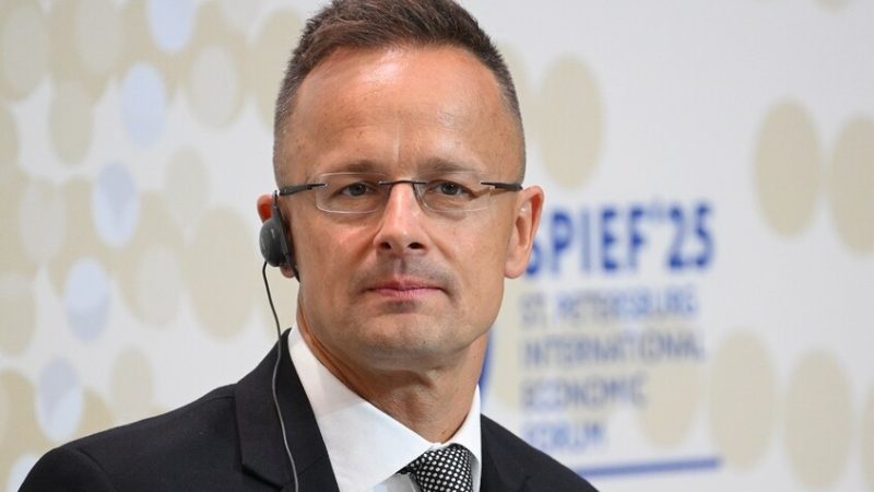 سيارتو يستنكر موقف توسك من تفجير خطوط “السيل الشمالي”