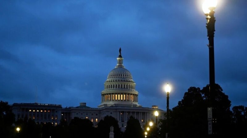 قانون “شيف – كين” يسحب البساط من تحت ترامب ويقيّد صلاحياته في مسائل الحرب