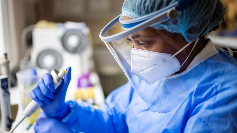 مقاطعة أمريكية تعزز إجراءات الوقاية من كوفيد-19 وتفرض إلزامية الكمامات