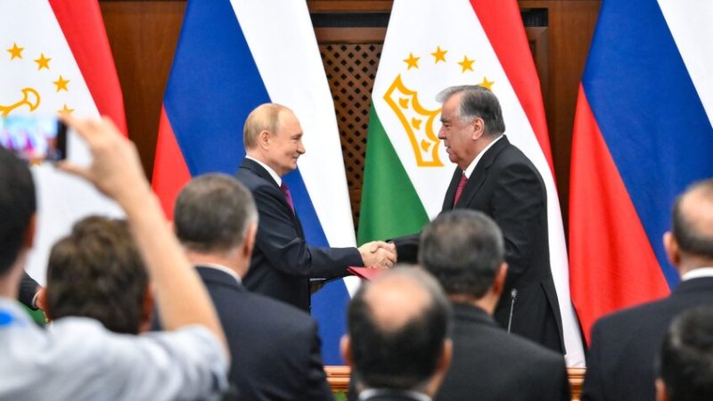 روسيا وطاجيكستان تؤكدان التزامهما بتعزيز الشراكة الاقتصادية واللوجستية