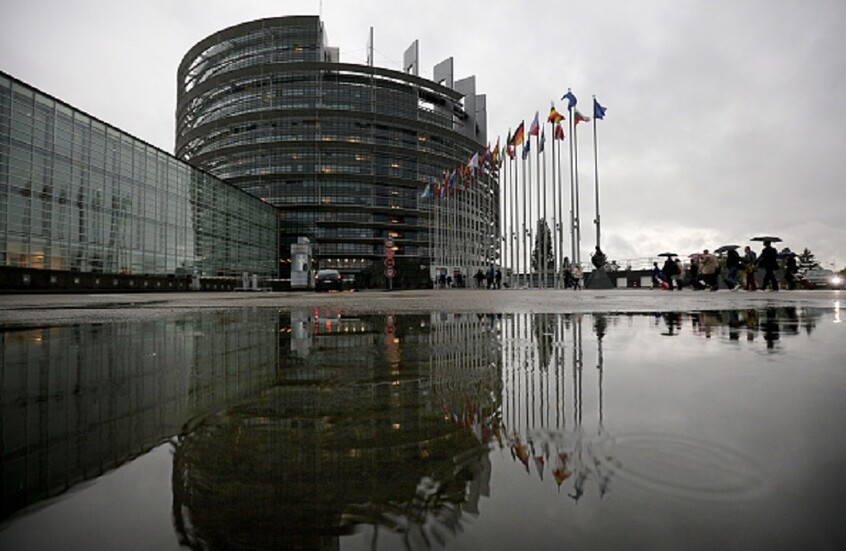 البرلمان الأوروبي يدعو “الناتو” إلى مراجعة قواعد الاشتباك في “الحرب الهجينة التي تشنها روسيا”