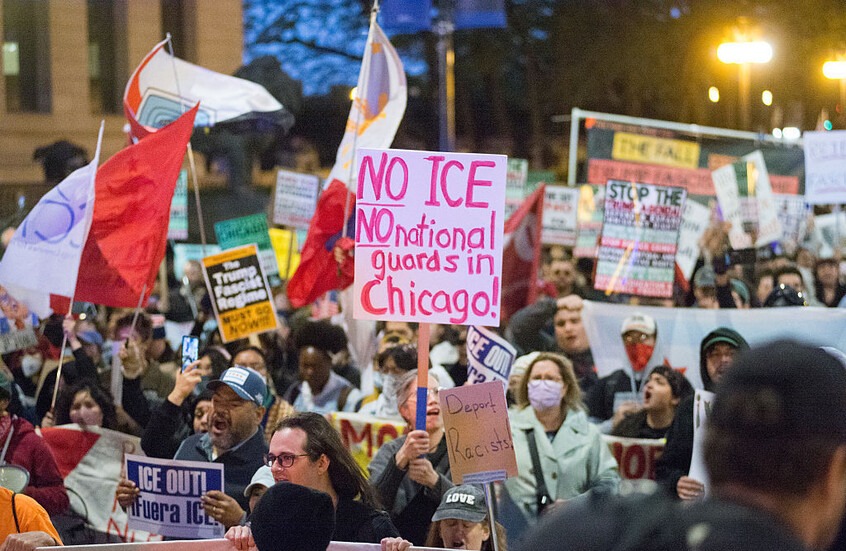 قاضية أمريكية تعلّق قرار ترامب إرسال قوات إلى ولاية إلينوي