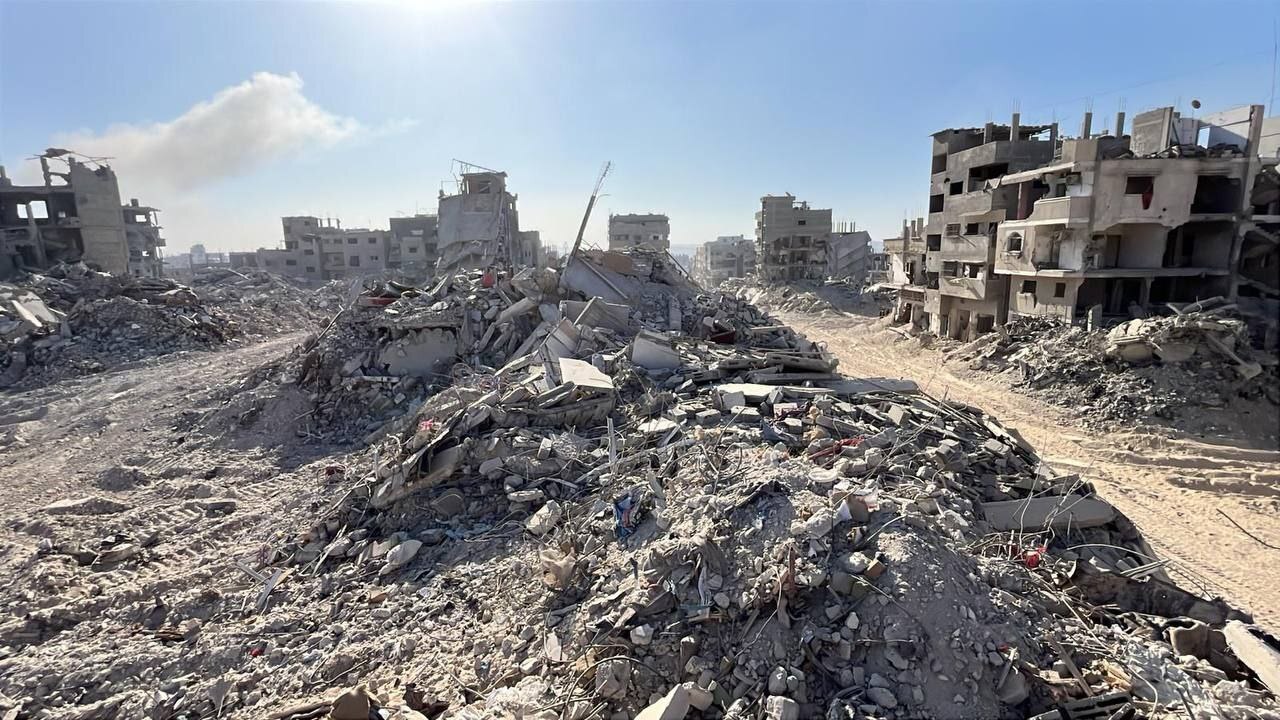 مشاهد لبدء انسحاب الجيش الإسرائيلي من غزة تزامنا مع قصف جوي لأطراف المدينة