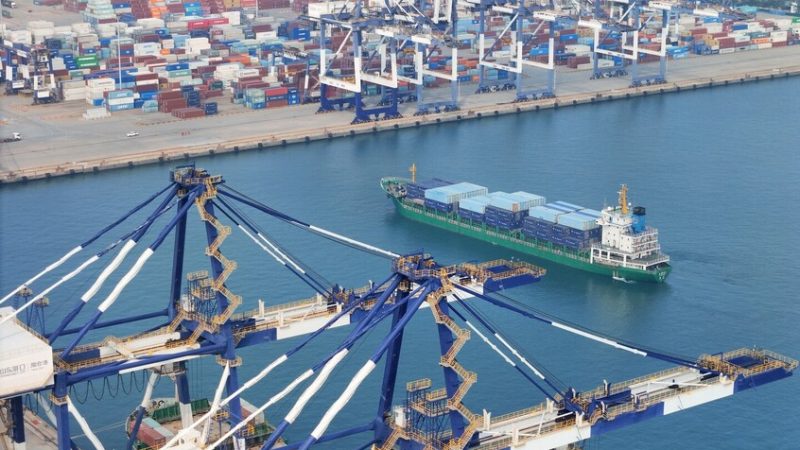 الصين ترد بفرض رسوم على السفن الأمريكية