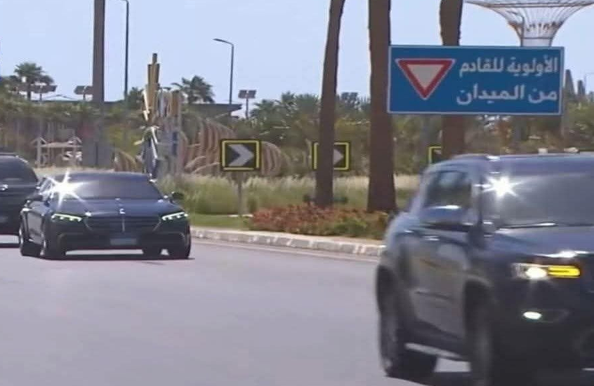 السهم الأحمر والميدان.. لافتة مرور قرب مفاوضات غزة في شرم الشيخ تشعل تفاعلا