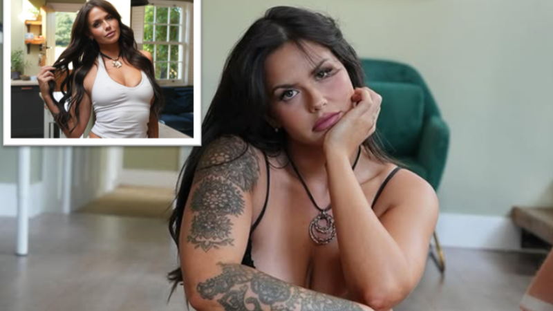 نجمة إباحية شهيرة تُطرد من مباراة بعد تصرف فاضح (فيديو + صور)