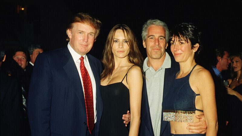 كاتب يفجر مفاجأة حول قضية إبستين: صورة لترامب يحتضن فتيات عاريات الصدر.. والبيت الأبيض يرد