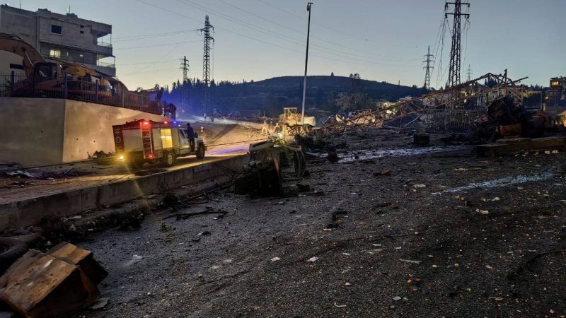 مقتل شخص وإصابة 7 في غارات إسرائيلية عنيفة على معارض لآليات ثقيلة جنوب لبنان (فيديوهات)