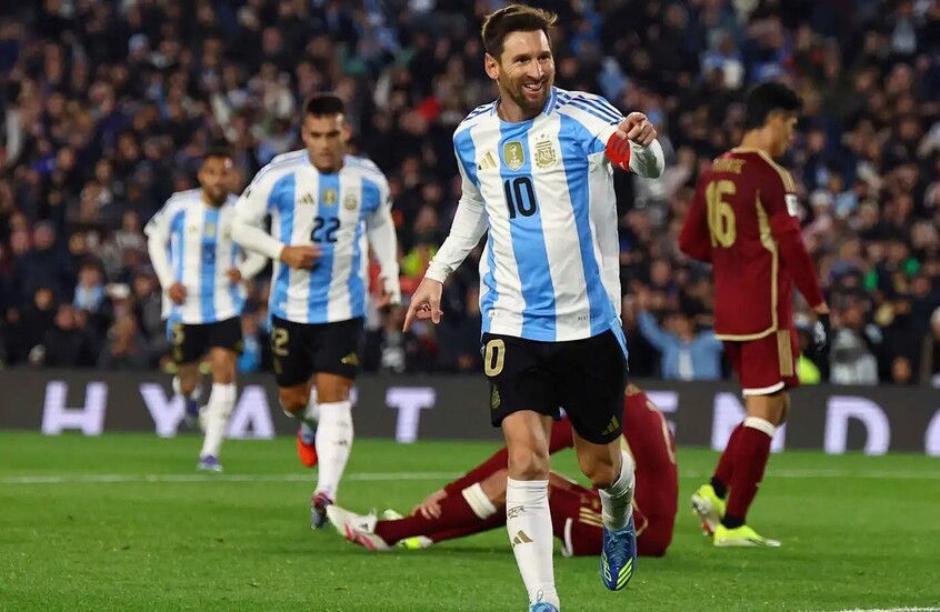 قبل المباراة أمام فنزويلا.. لماذا غادر ميسي بشكل مفاجئ معسكر منتخب الأرجنتين؟