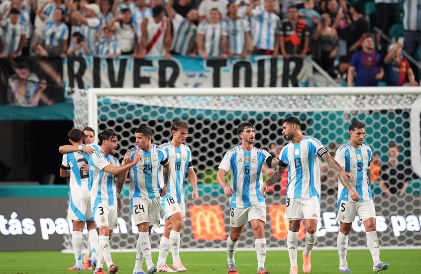 شاهد.. الأرجنتين تفوز على فنزويلا أمام أنظار ميسي