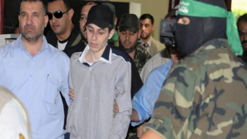 وكيل مخابرات مصر السابق يكشف كواليس جديدة بصفقة شاليط: حماس طلبت تدخلنا وقابلنا الجعبري تحت النار