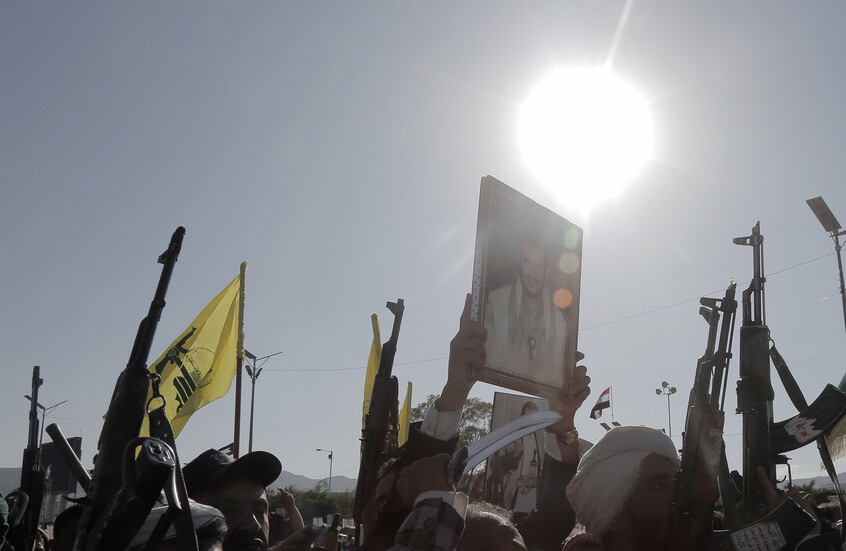 بعد أكبر هجوم إسرائيلي على لبنان.. قيادي حوثي يحذر: يبدو أن الإسرائيليين يريدون العودة إلى الملاجئ