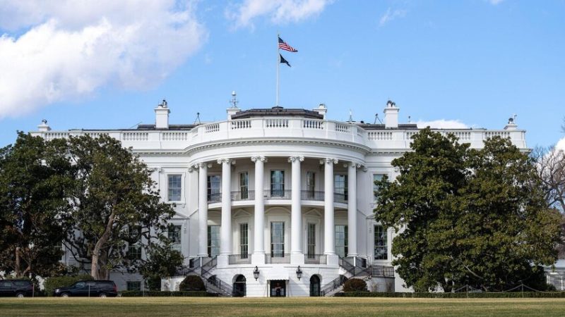 “تايمز”: واشنطن هددت بريطانيا بوقف تبادل المعلومات الاستخباراتية