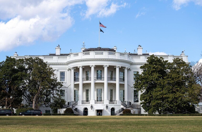 “تايمز”: واشنطن هددت بريطانيا بوقف تبادل المعلومات الاستخباراتية