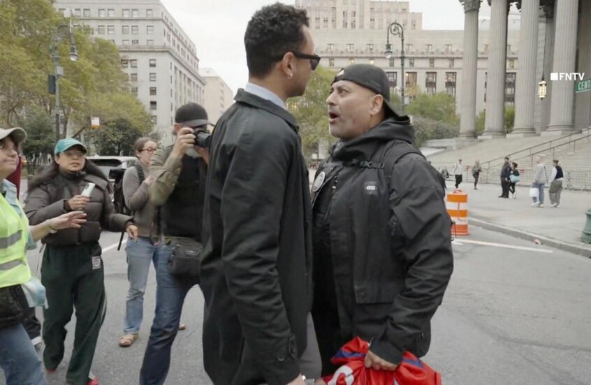 اشتباك وشتائم في مانهاتن.. محتج يهاجم مرشحا لمنصب عمدة نيويورك ويتهمه بدعم “حزب الله” (صور+ فيديو)