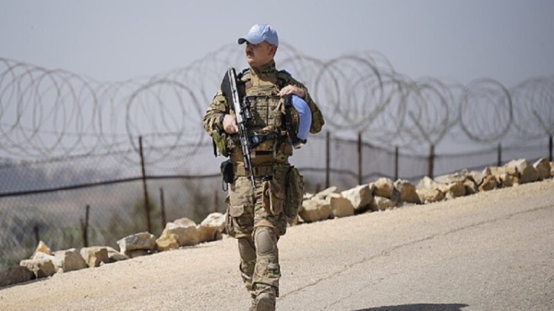 “اليونيفيل”: إصابة جندي بقنبلة ألقتها مسيّرة إسرائيلية قرب موقع لنا في جنوب لبنان