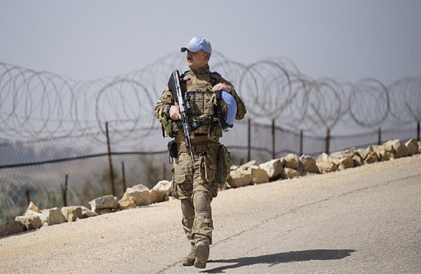 “اليونيفيل”: إصابة جندي بقنبلة ألقتها مسيّرة إسرائيلية قرب موقع لنا في جنوب لبنان