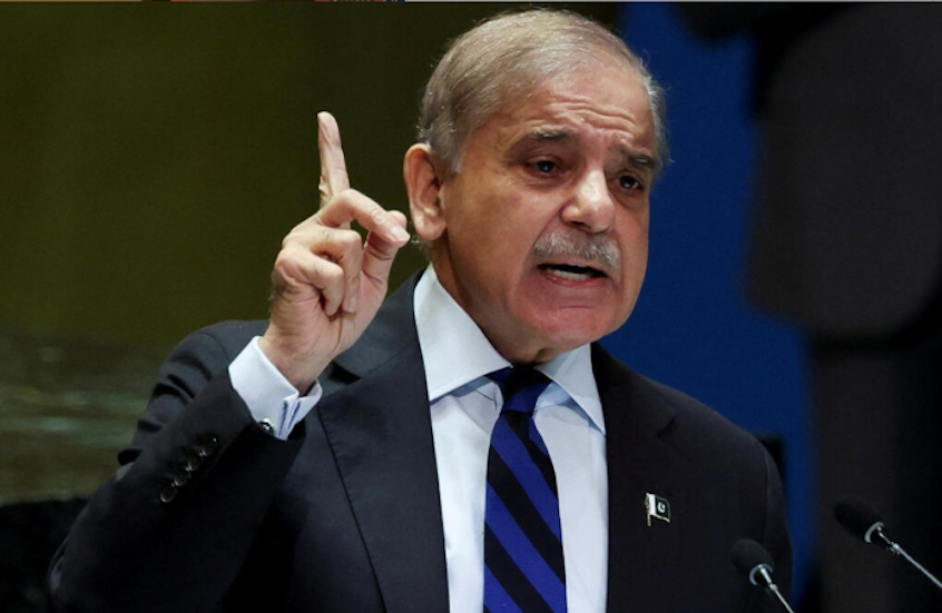 رئيس وزراء باكستان يدين بشدة الاستفزازات الأفغانية ويشيد بالرد الفعال لجيش بلاده