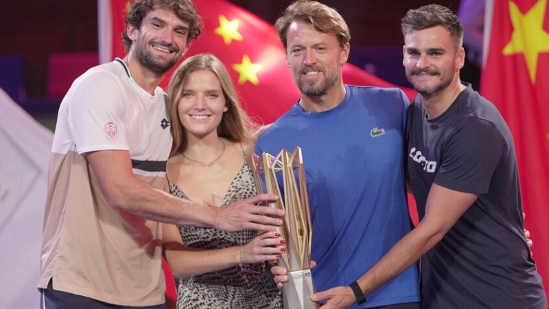 مفاجأة.. لاعب مغمور يفوز ببطولة شانغهاي “للماسترز” على حسساب ابن عمه (فيديو)