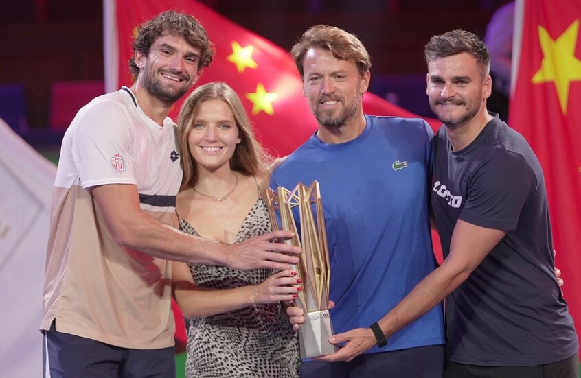 مفاجأة.. لاعب مغمور يفوز ببطولة شانغهاي “للماسترز” على حسساب ابن عمه (فيديو)