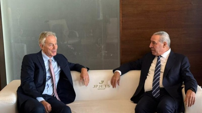نائب الرئيس الفلسطيني حسين الشيخ يبحث مع طوني بلير “اليوم التالي” في غزة