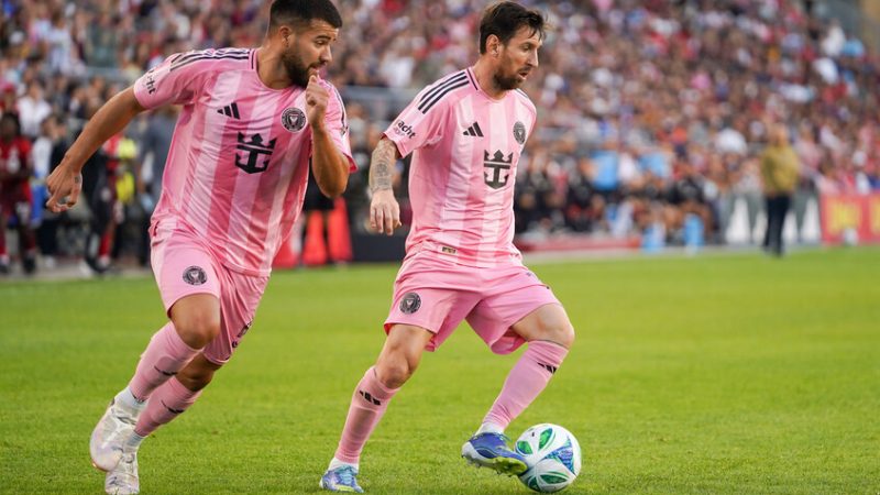 ميسي يحقق إنجازا تاريخيا.. 9 مباريات بثنائية في موسم واحد