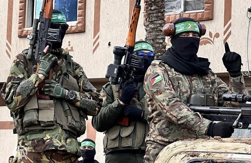 “كتائب القسام” تصدر بيانا تزامنا مع انطلاق عملية تسليم الأسرى الإسرائيليين