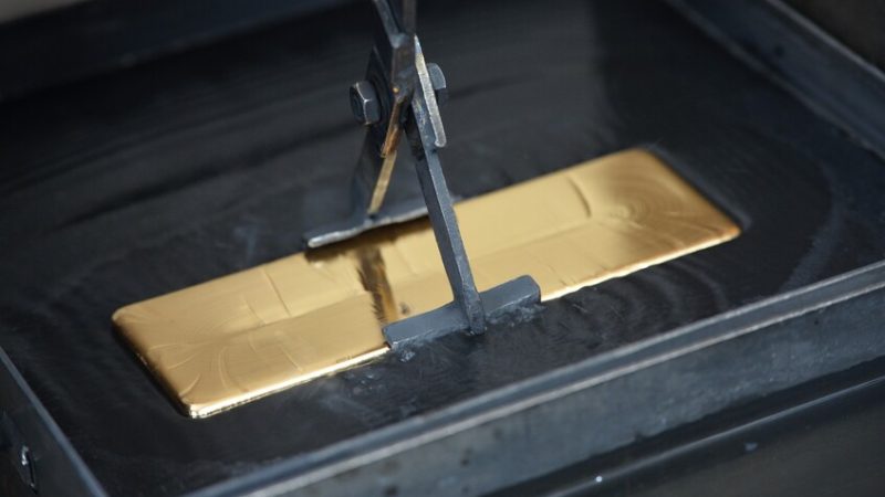 أسعار الذهب تواصل صعودها نحو قمة تاريخية