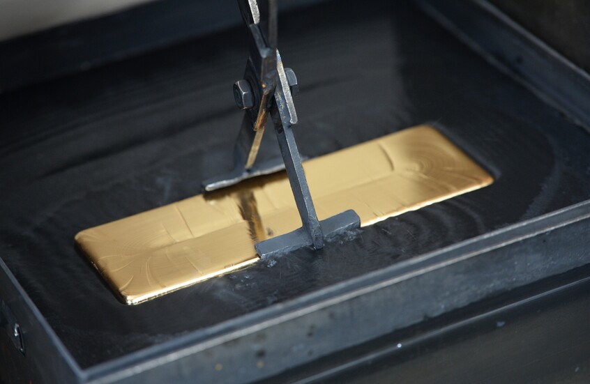 أسعار الذهب تواصل صعودها نحو قمة تاريخية