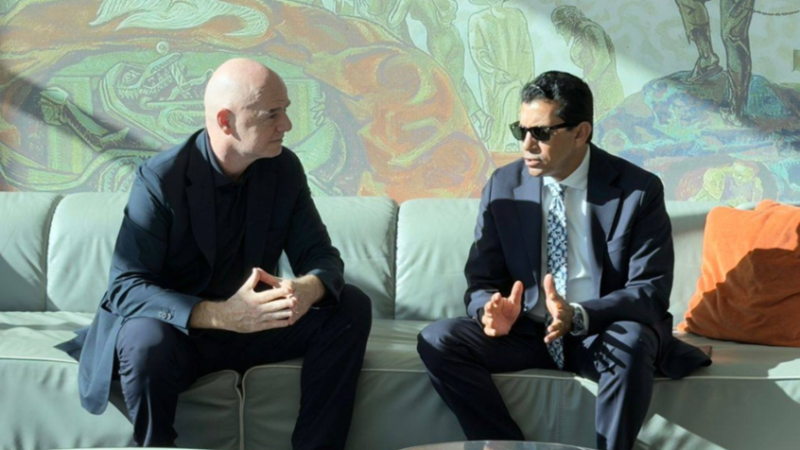 رئيس “الفيفا” يحضر مؤتمر السلام في شرم الشيخ